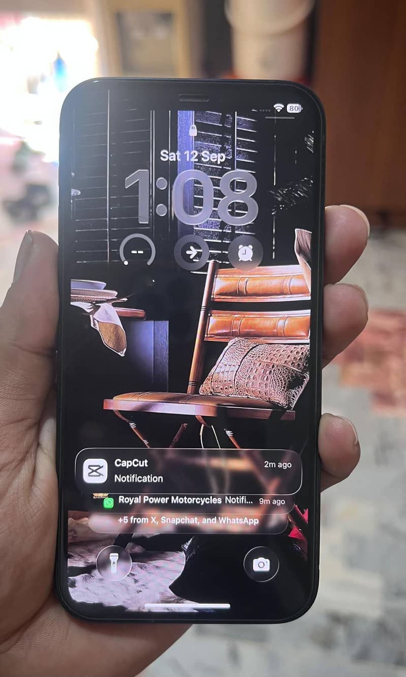 Apple iPhone 12 4