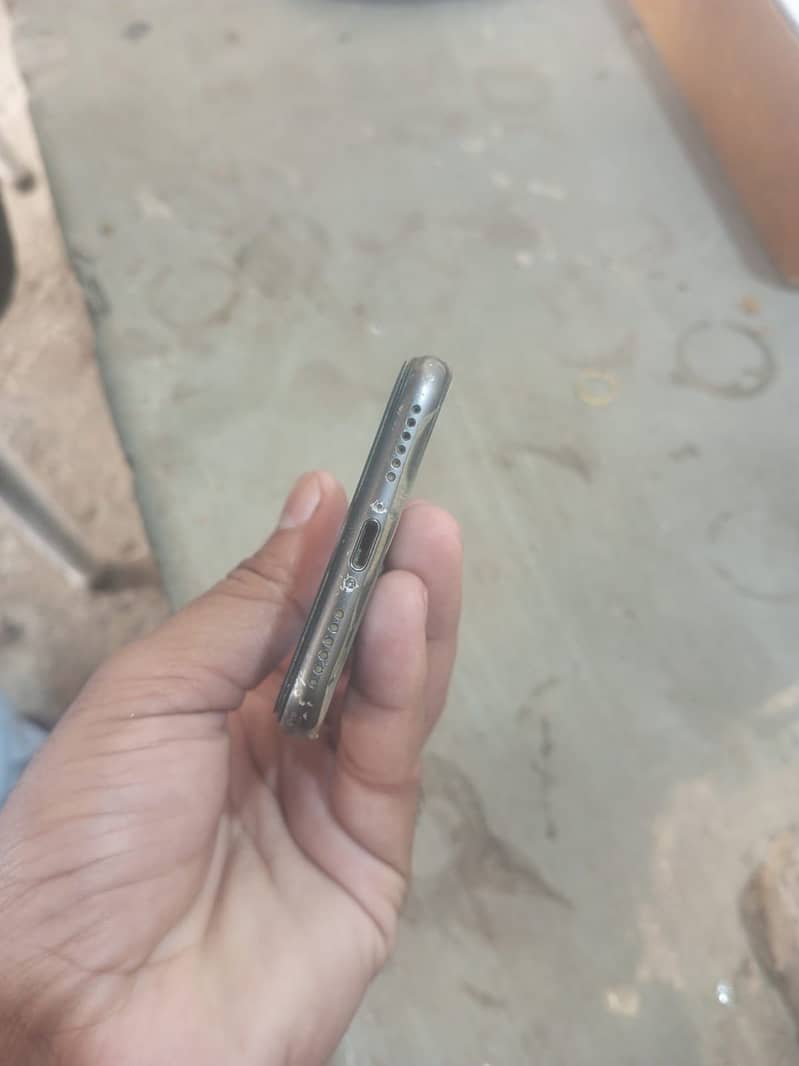 Apple iPhone 8 3