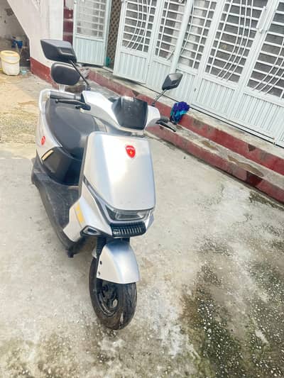 Metro T9 Electric Scooter – Excellent Condition – Low Mileage