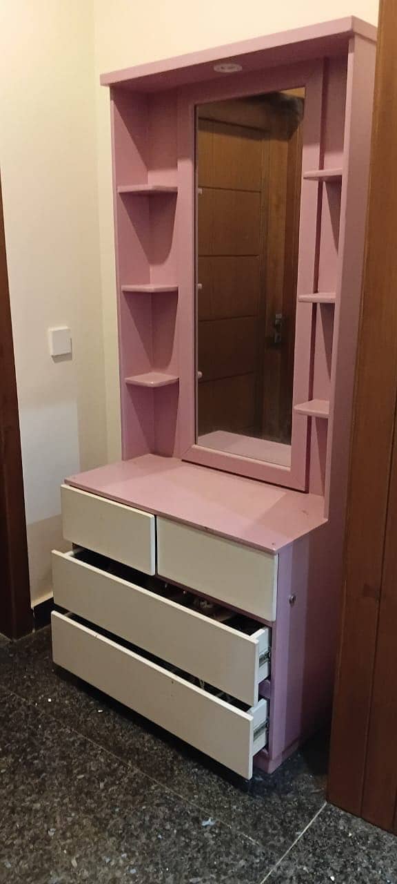 Dressing table 0