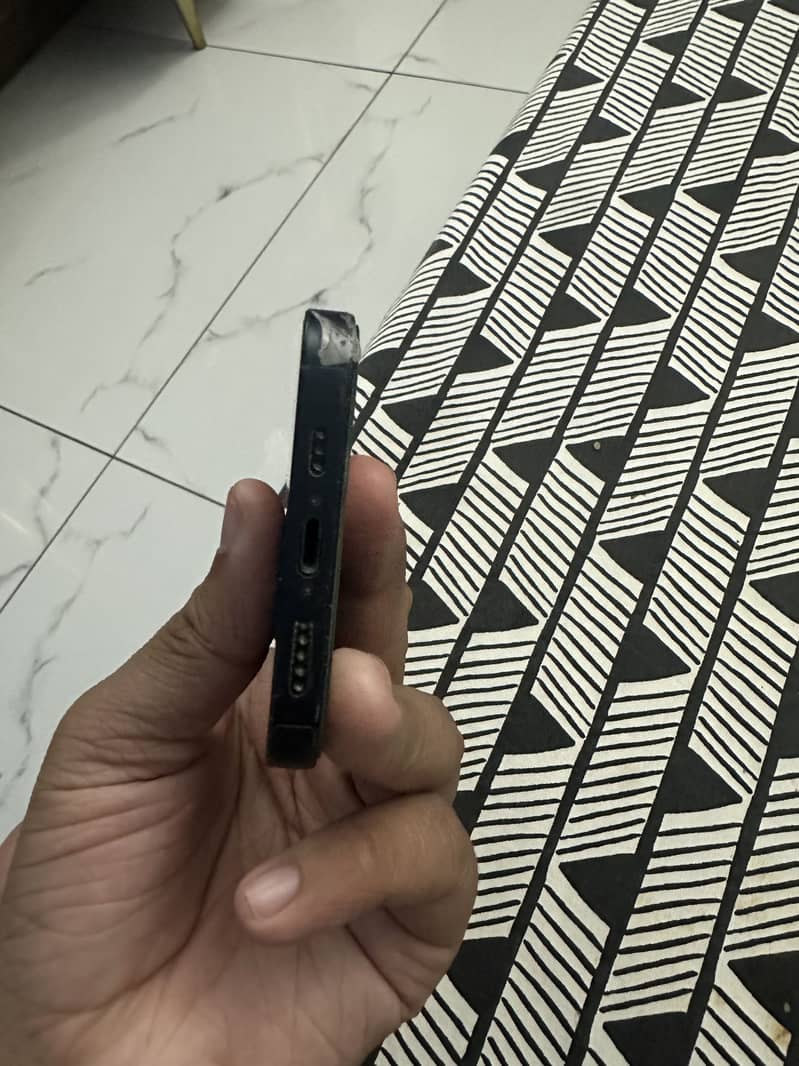 Apple iPhone 14 3