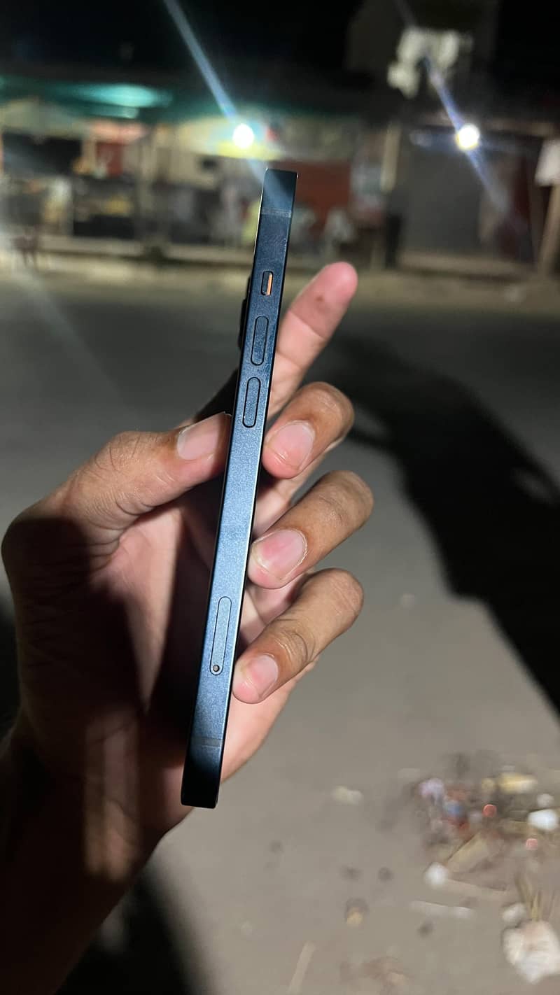 Apple iPhone 13 2