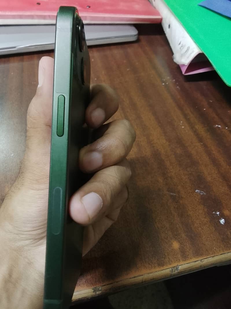 Apple iPhone 13 1