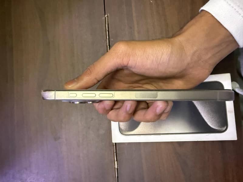 iPhone 15 Pro Max JV 4