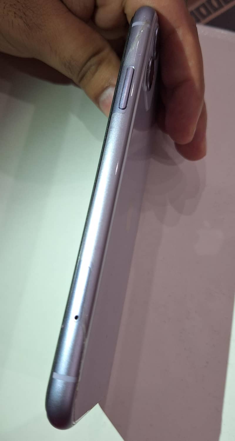 Apple iPhone 11 3
