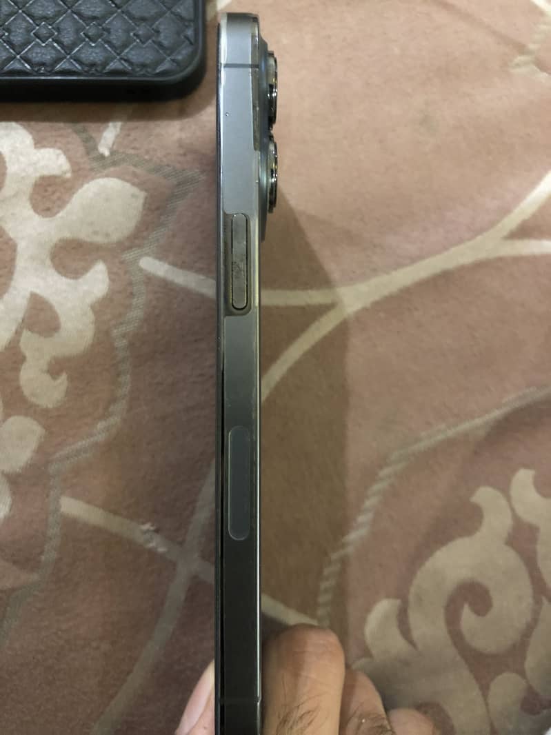 Apple iPhone 13 Pro 2