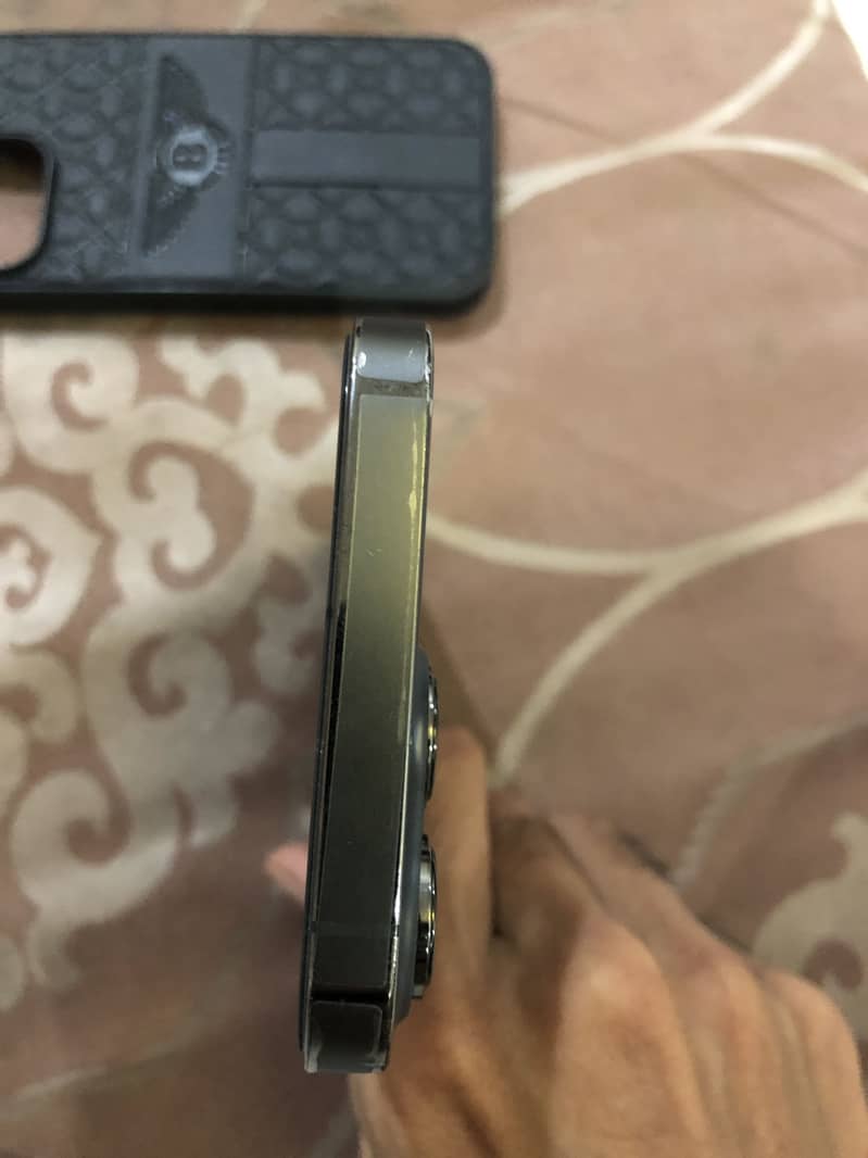 Apple iPhone 13 Pro 4