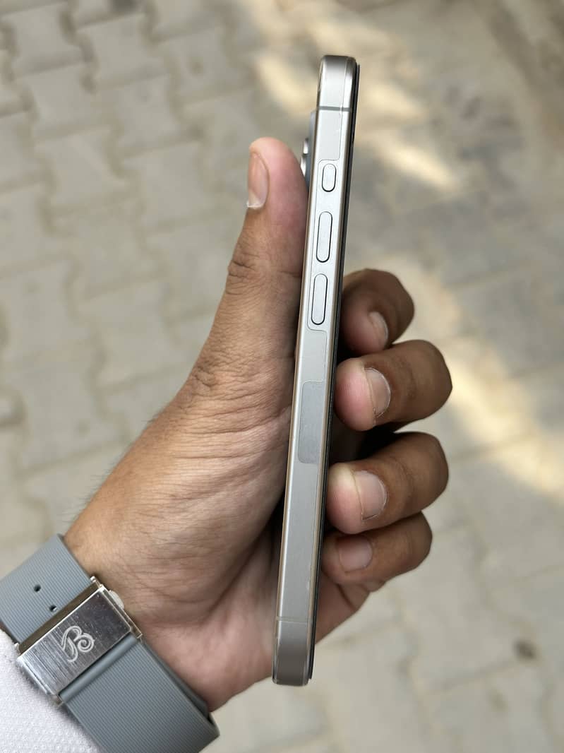 Apple iPhone 15 Pro 1