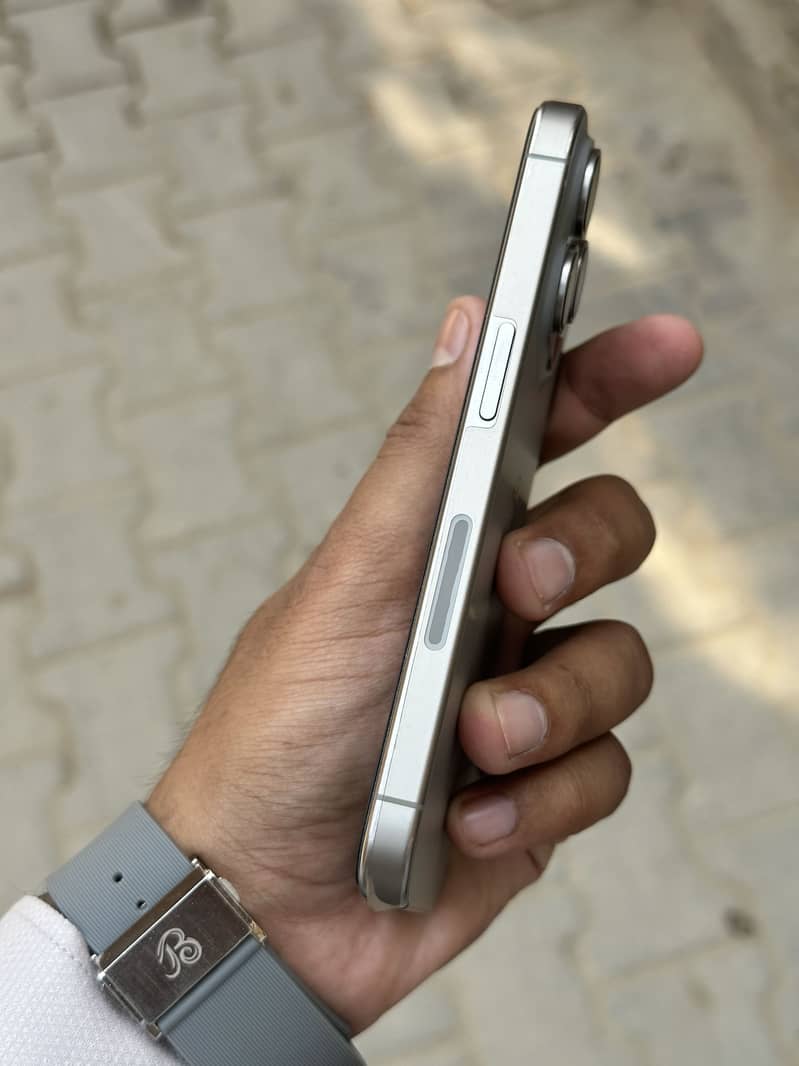 Apple iPhone 15 Pro 2