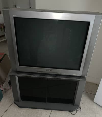 32 inch Sony Trinitron with Sony Trolley