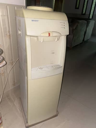 Orient water dispenser in white color