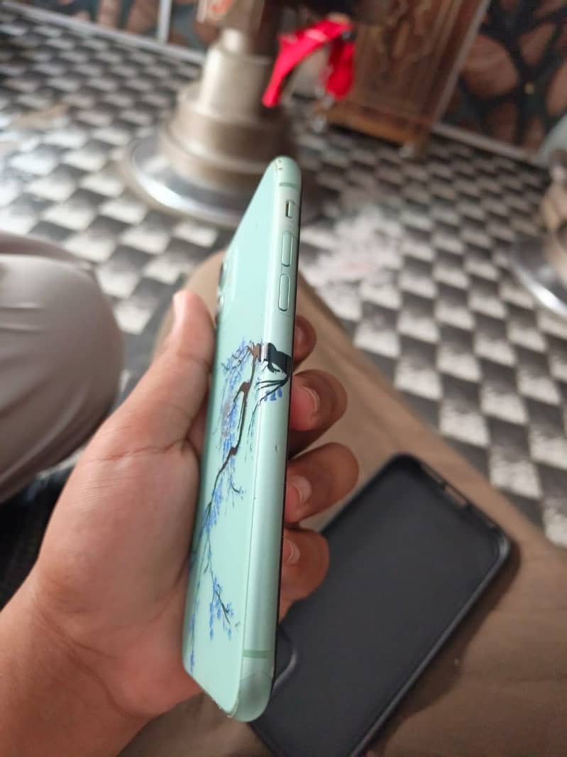 Apple iPhone 11 3