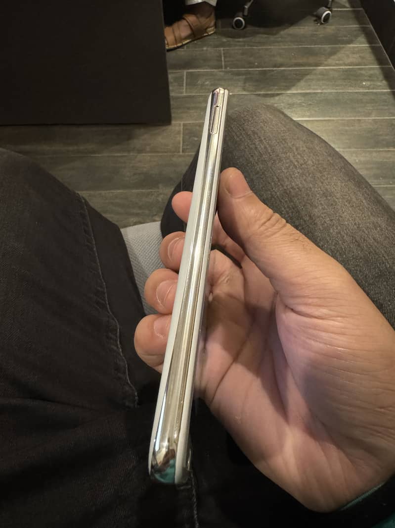 Aquos R2 1