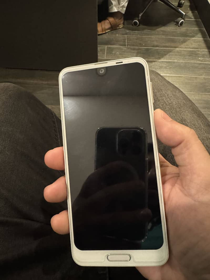 Aquos R2 4