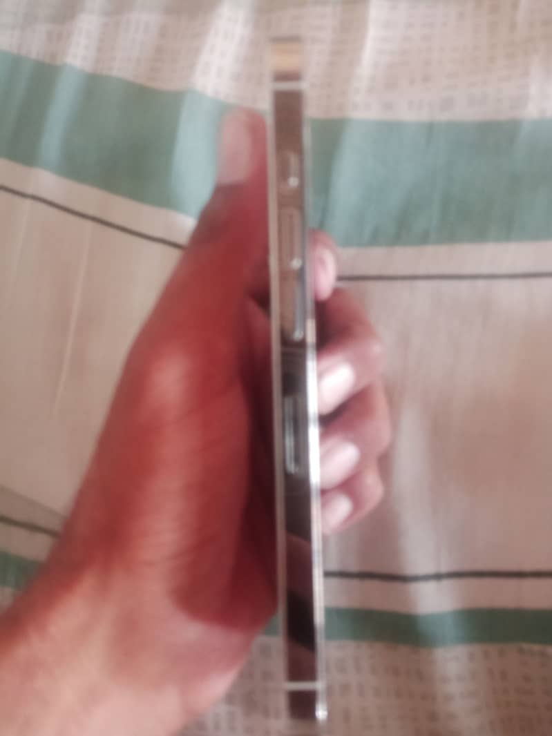 Apple iPhone 13 Pro 4