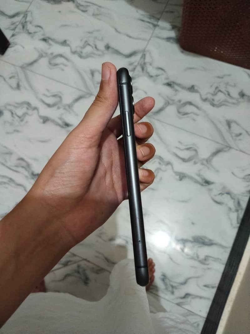 Apple iPhone 11 0