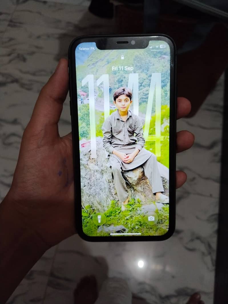 Apple iPhone 11 4