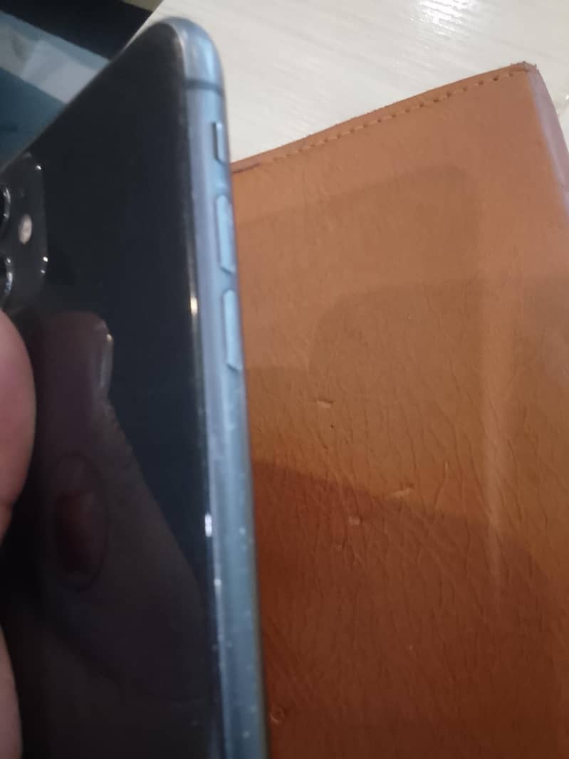 Apple iPhone 11 3