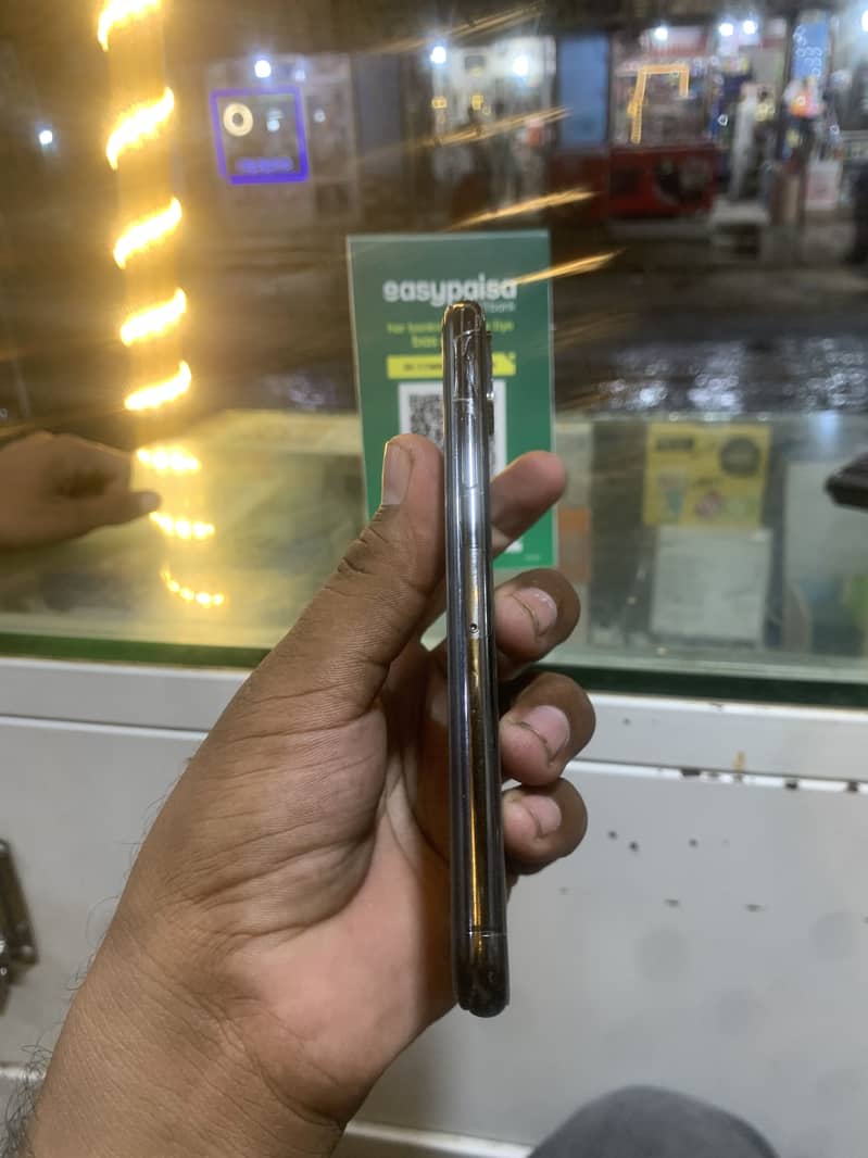 Apple iPhone XS 1