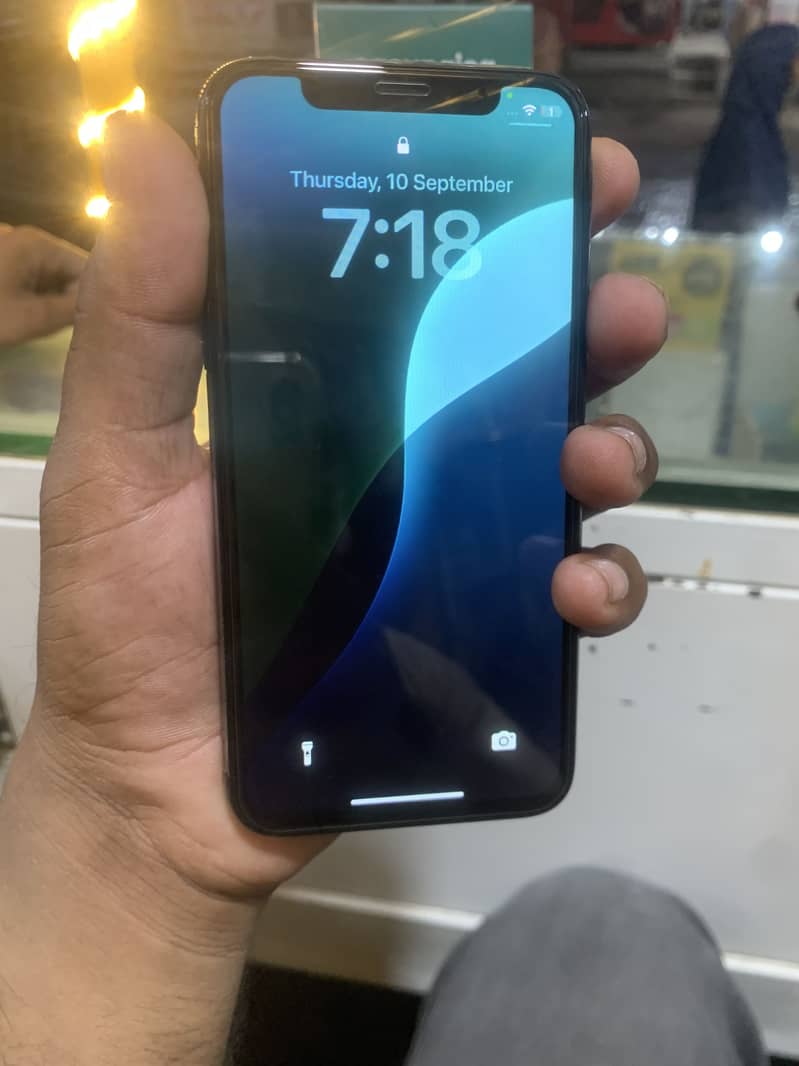 Apple iPhone XS 3