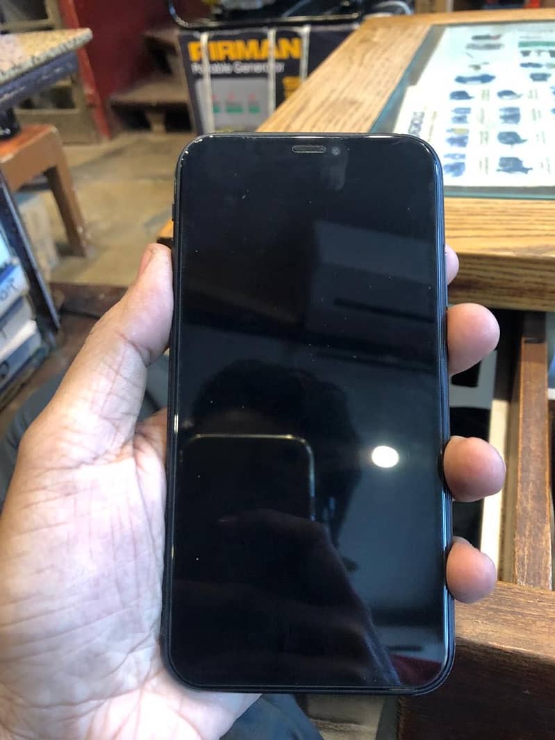 Apple iPhone XR 0
