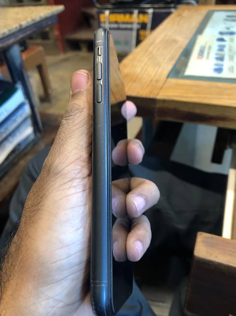 Apple iPhone XR 4