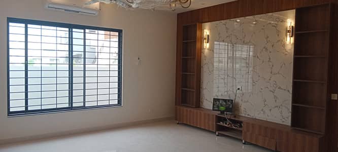 BRAND NEW 1 KANAL HOUSE FOR RENT