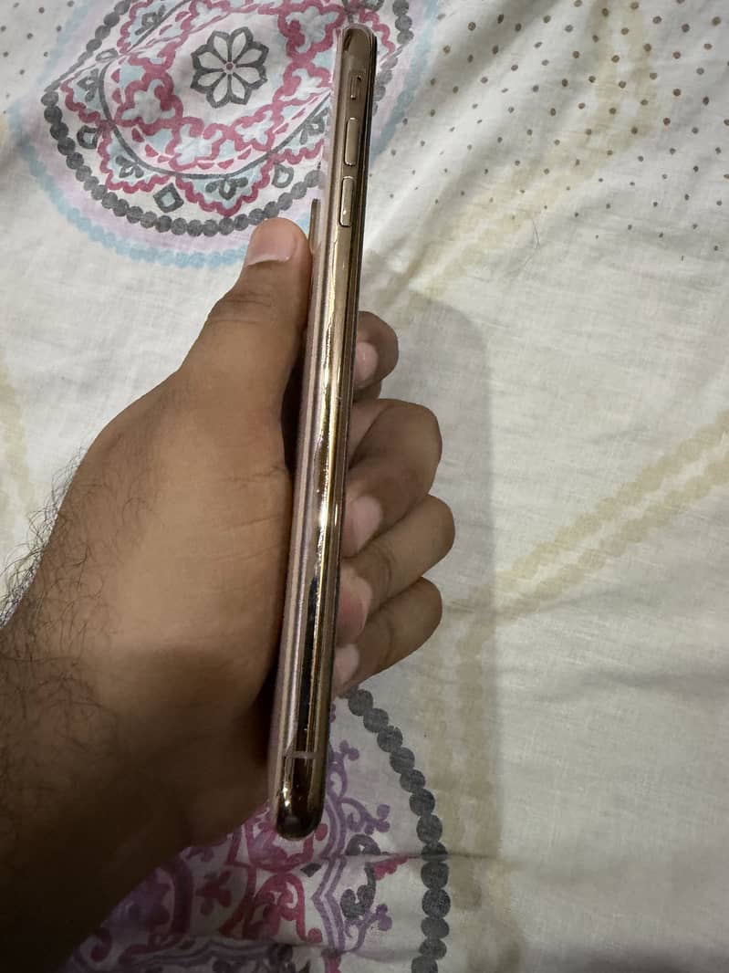 Apple iPhone XS Max 1