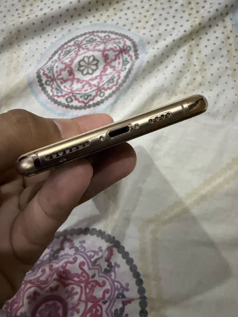 Apple iPhone XS Max 3