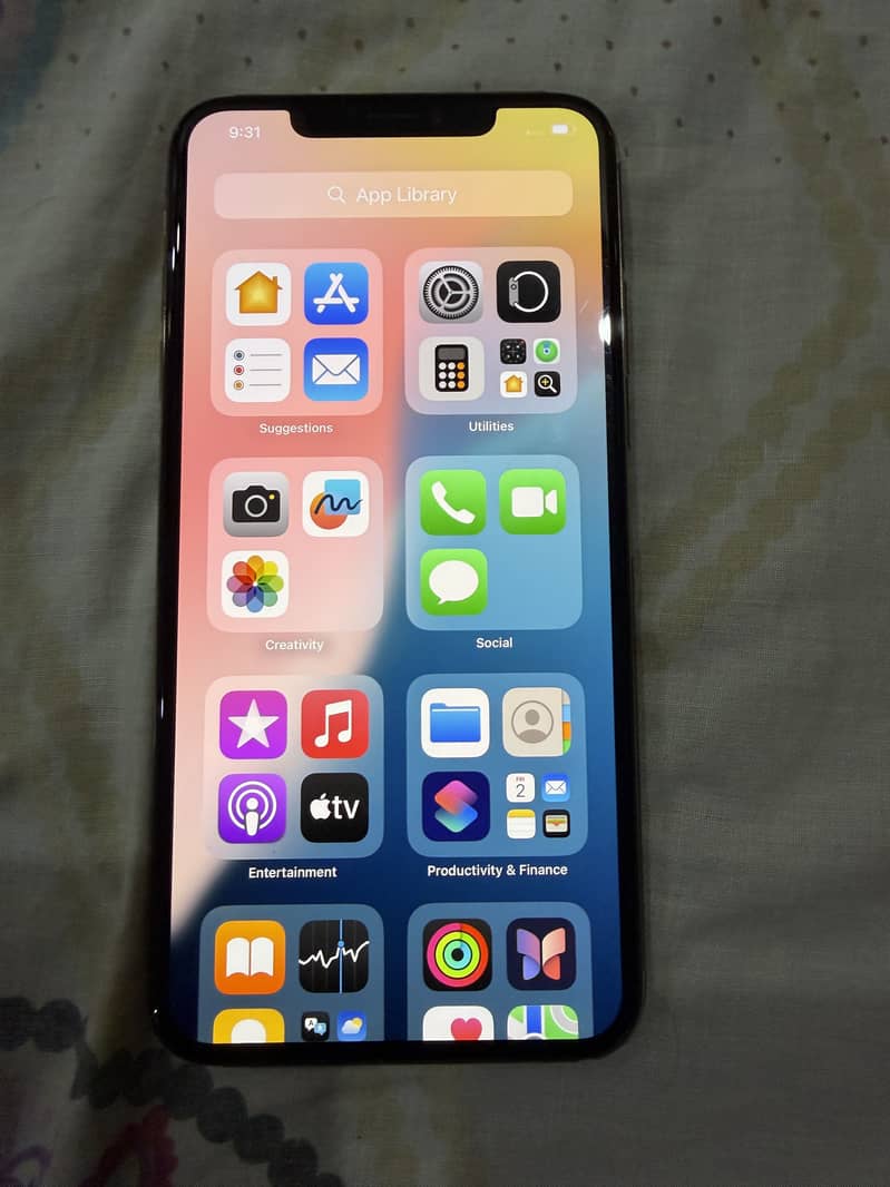 Apple iPhone XS Max 9