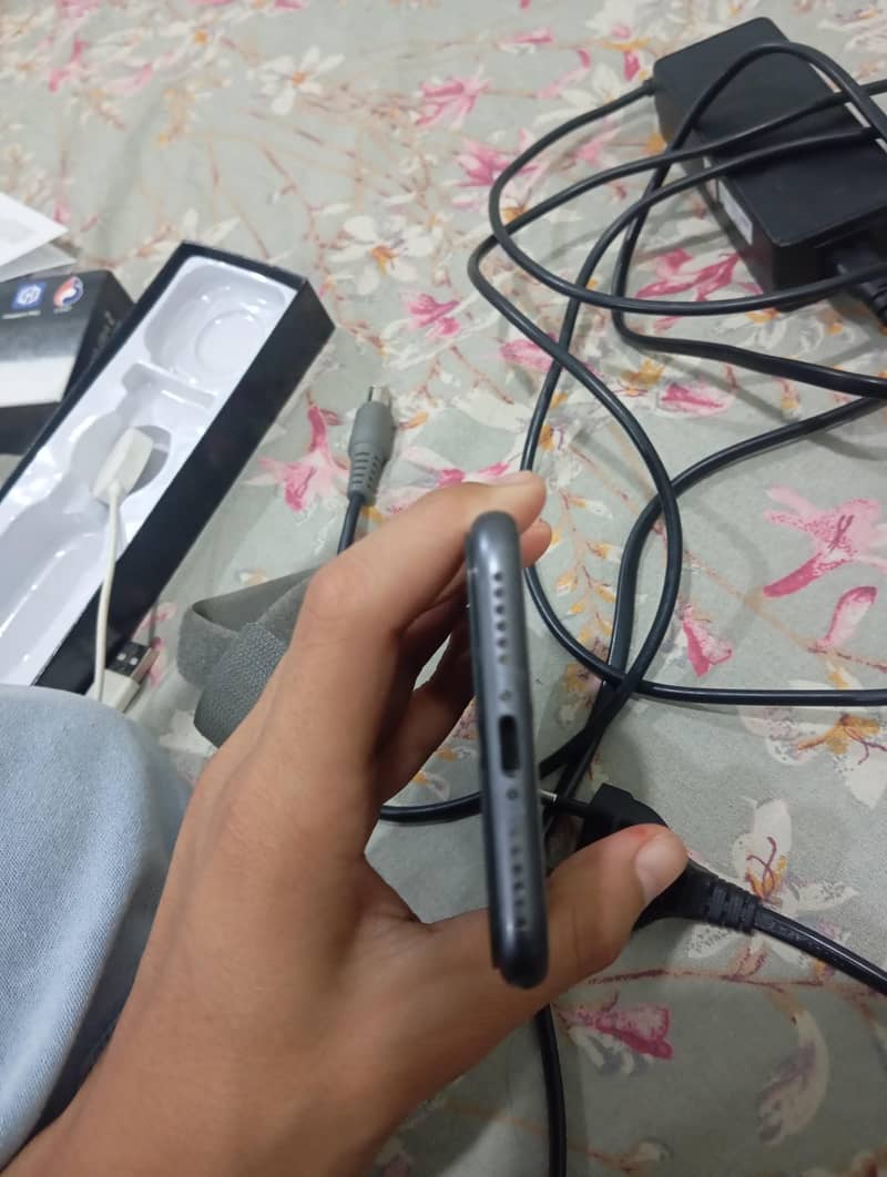 Apple iPhone 8 1