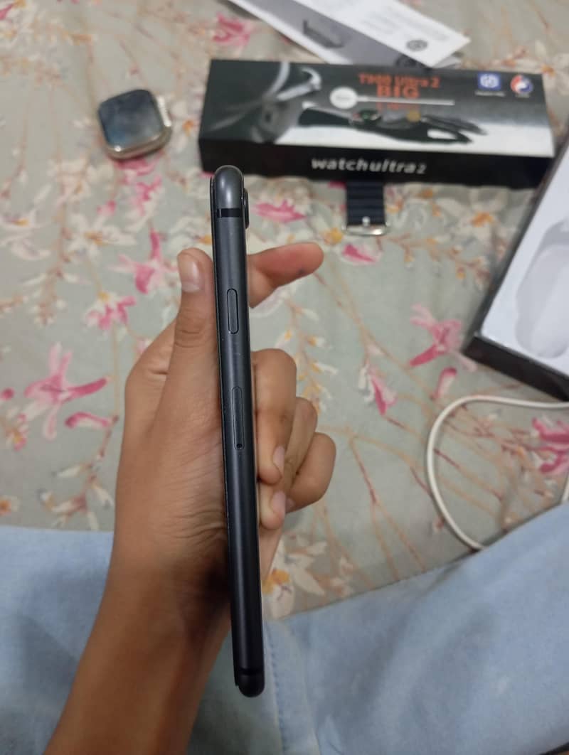 Apple iPhone 8 3