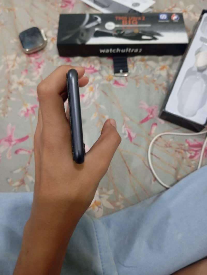 Apple iPhone 8 4