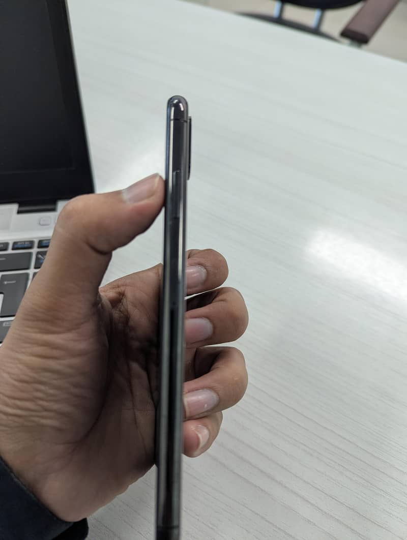 Apple iPhone XS Max 1