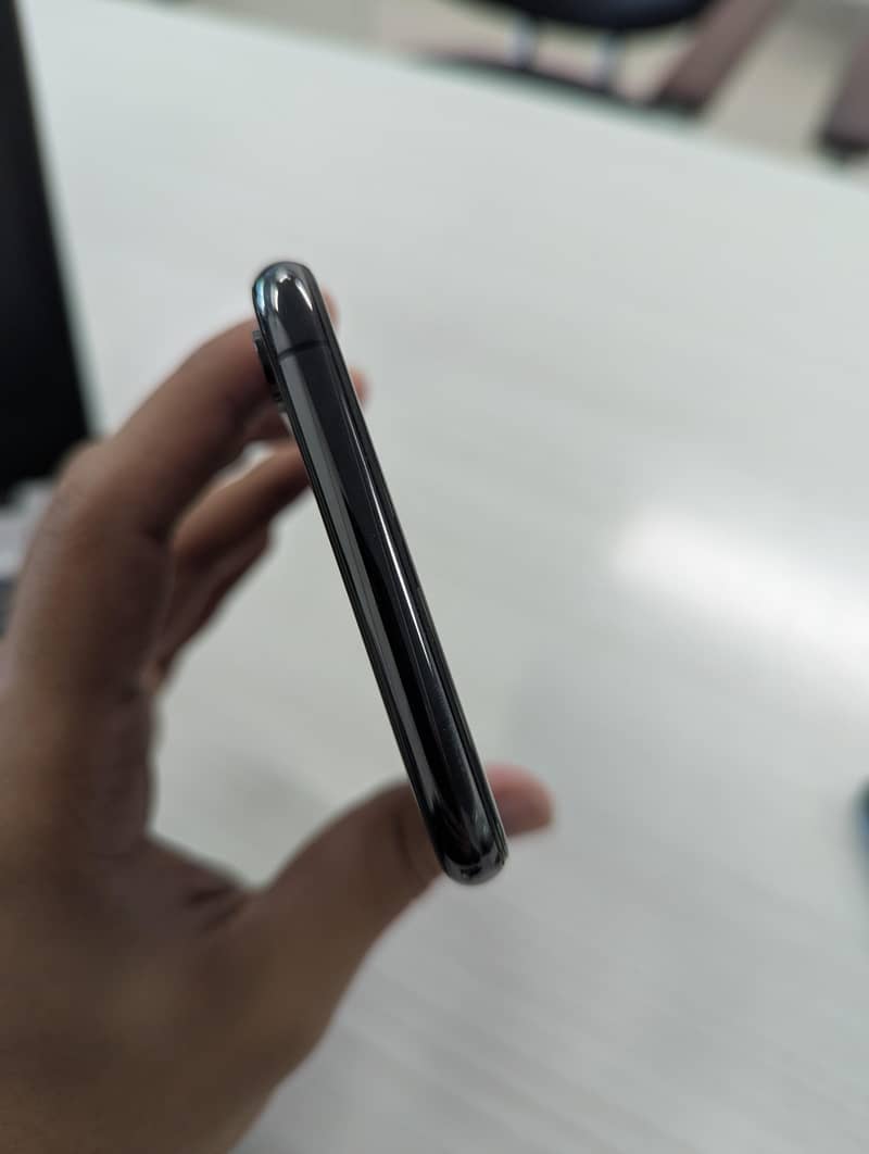 Apple iPhone XS Max 2