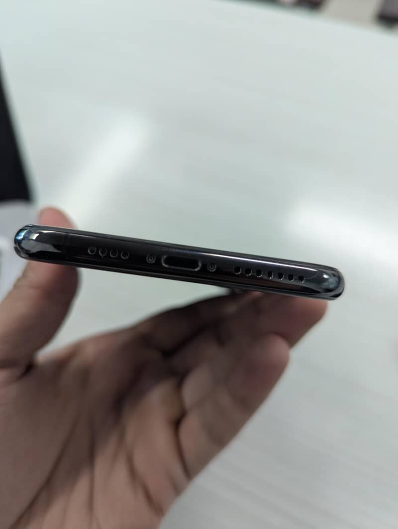 Apple iPhone XS Max 3