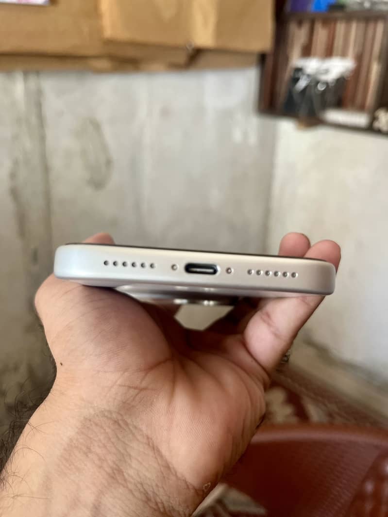 Apple iPhone 17 Pro Max 4