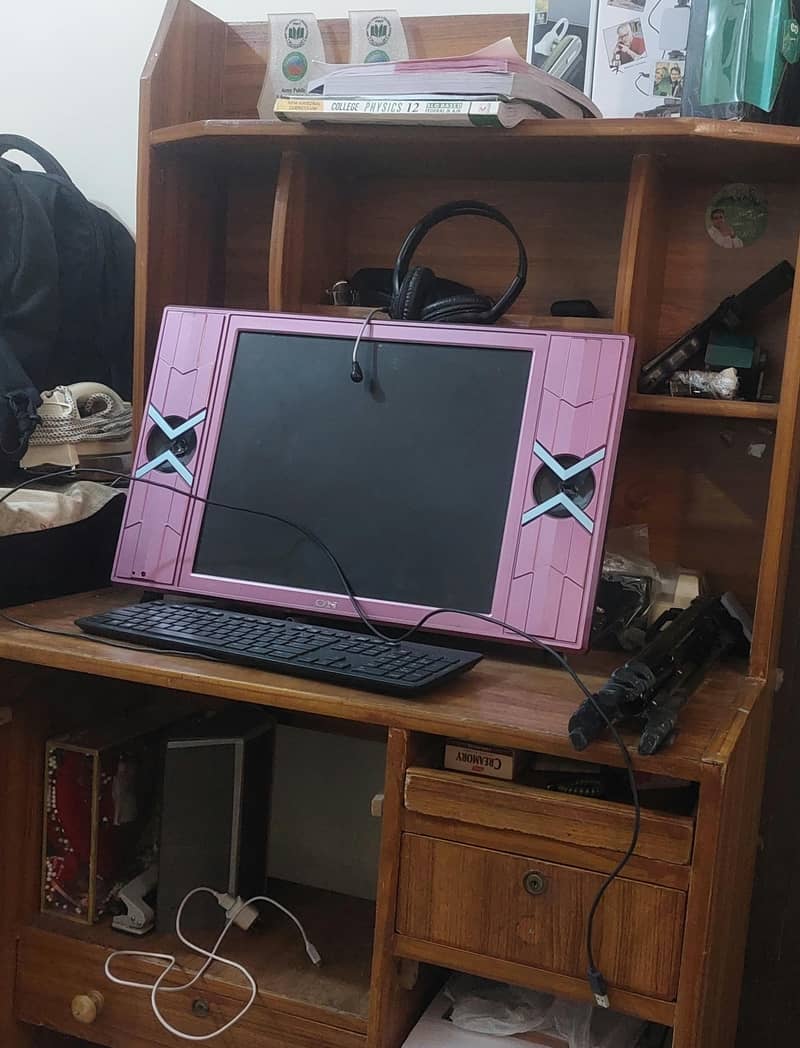 Computer table for sale 0