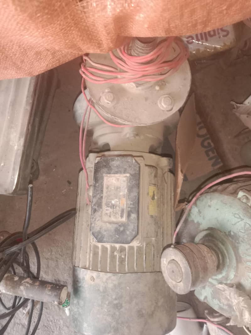 03341608883 0