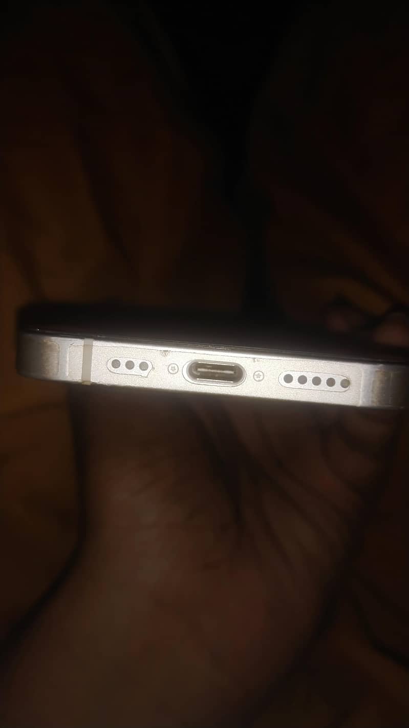 Apple iPhone 16e jv 3