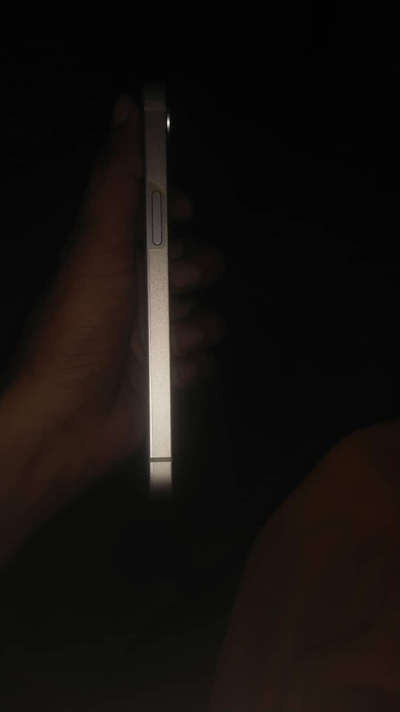 Apple iPhone 16e jv 5