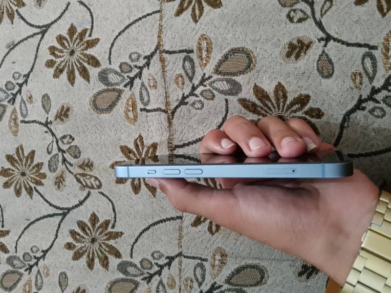 Apple iPhone 14 3