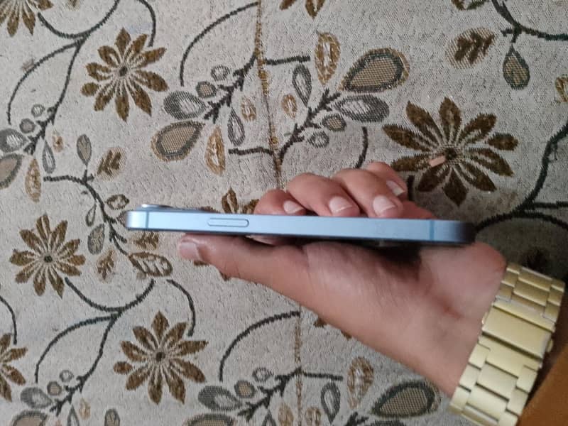 Apple iPhone 14 4