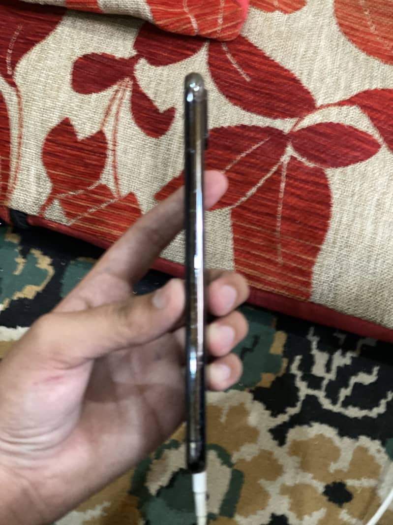 Apple iPhone XS Max 1