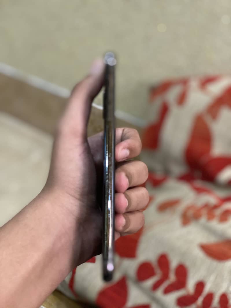 Apple iPhone XS Max 5