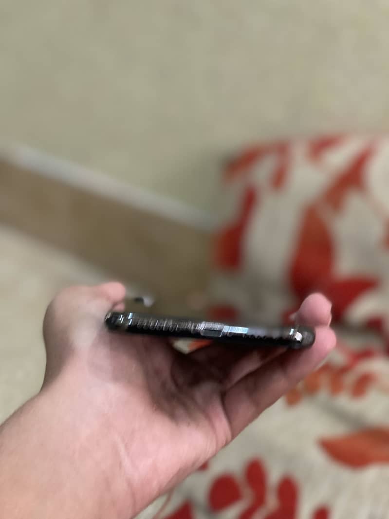Apple iPhone XS Max 7