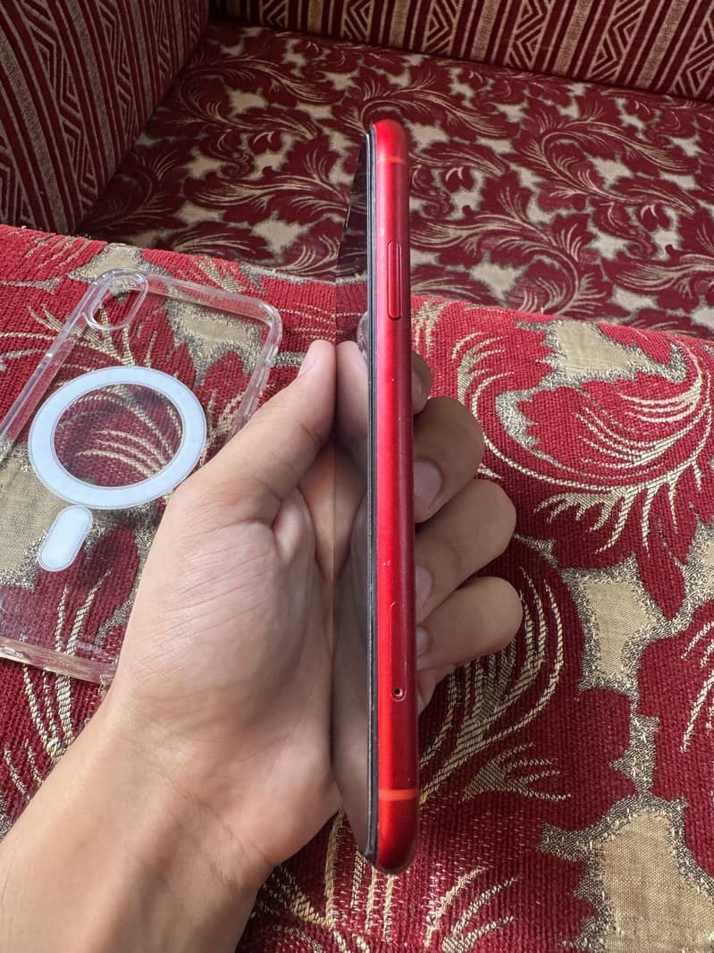 Apple iPhone XR 7