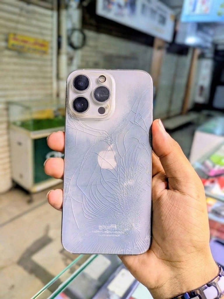 Apple iPhone 15 Pro Max 0