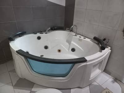 Hydro massage whirlpool jacuzzi bathtub available for sale-Urgent