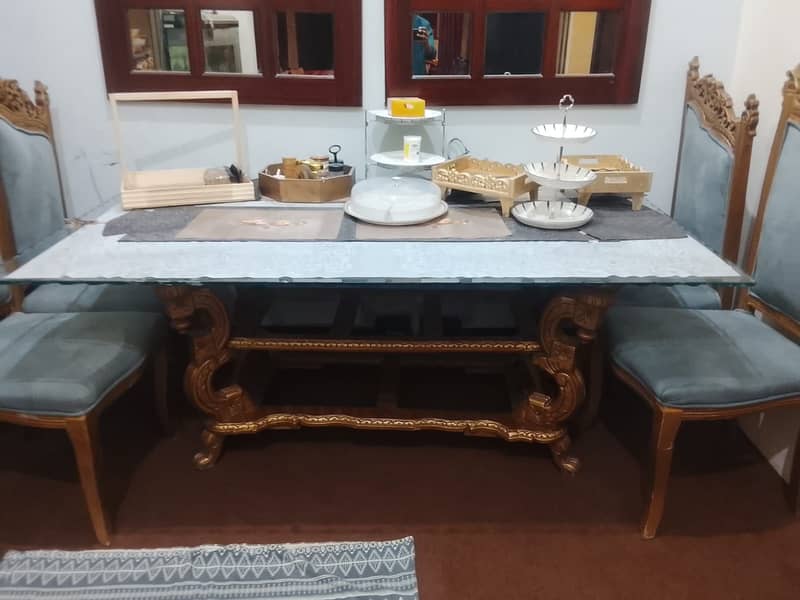 Dining table 0